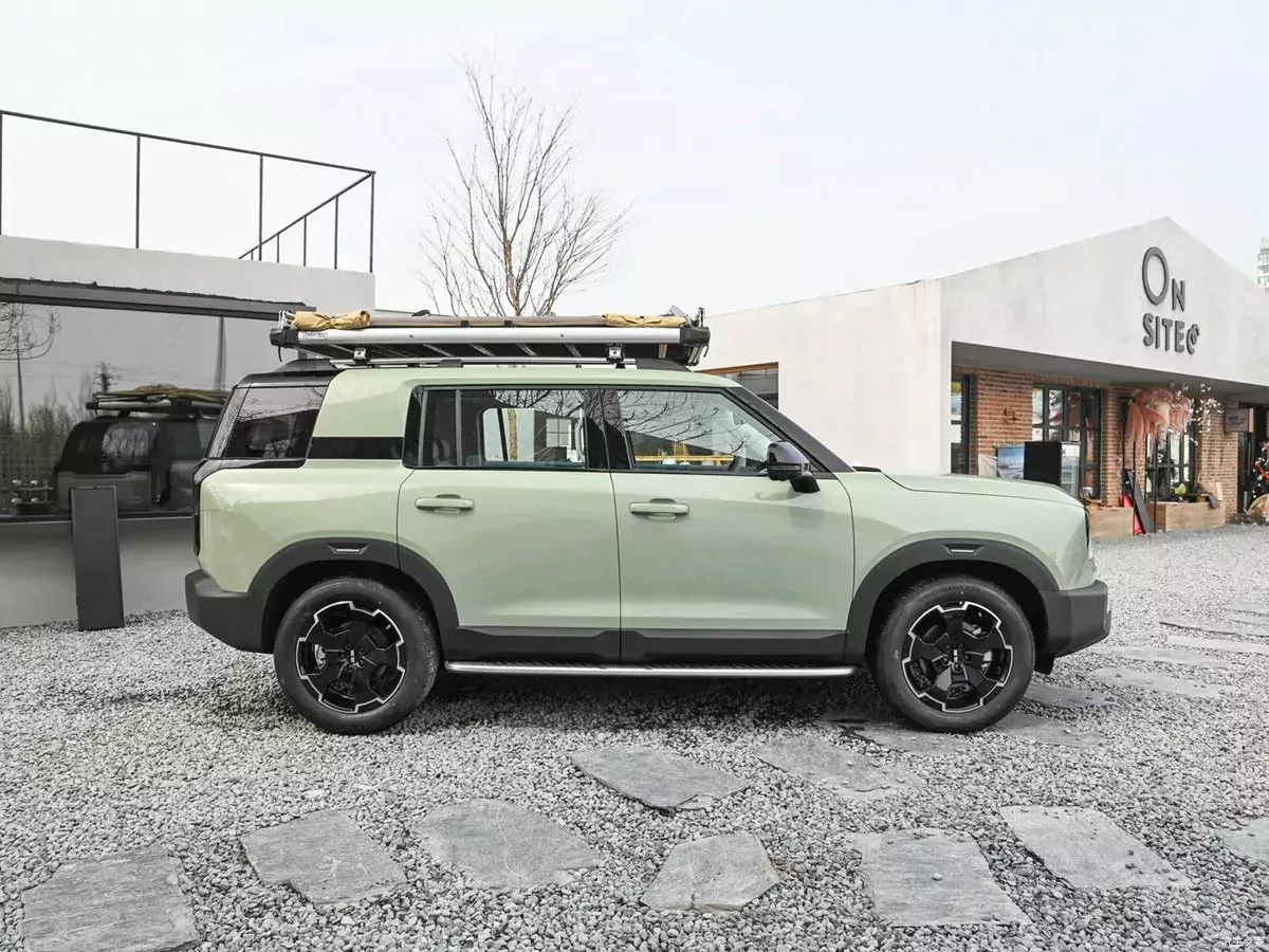 Nowy model BAIC Motor BJ30
