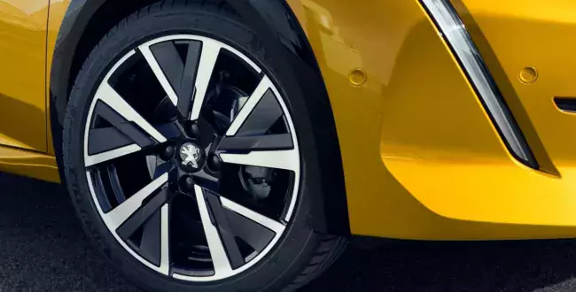 Peugeot 208 / opony Michelin / kierowcy mogą skorzystać z promocji