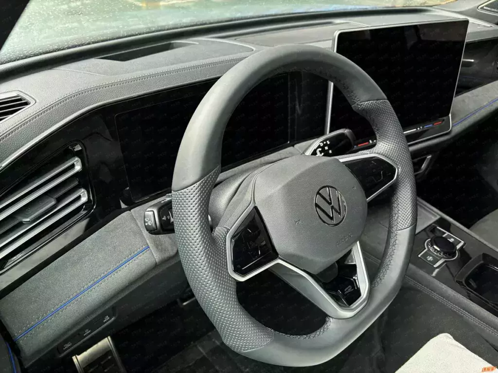 Volkswagen Tiguan L pro wnętrzez dod ekranem