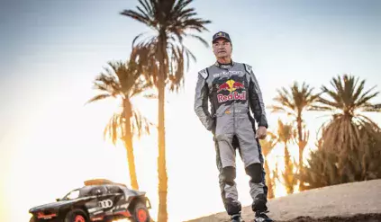 Carlos Sainz zostaje w terenowych mistrzostwach świata W2RC