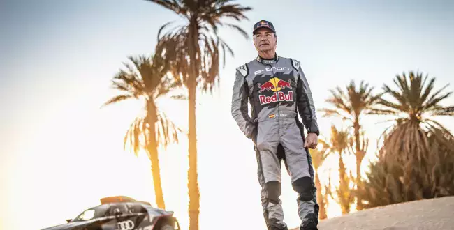 Carlos Sainz zostaje w terenowych mistrzostwach świata W2RC