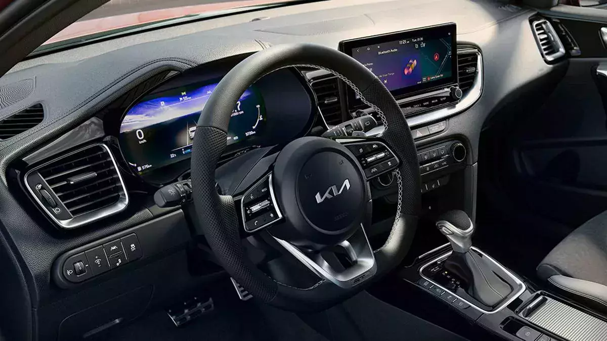 kia-ceed-kombi twin-displays