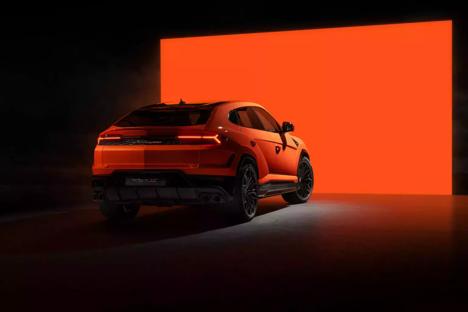 Lamborghini-Urus-SE-PHEV-00013-1536x1024