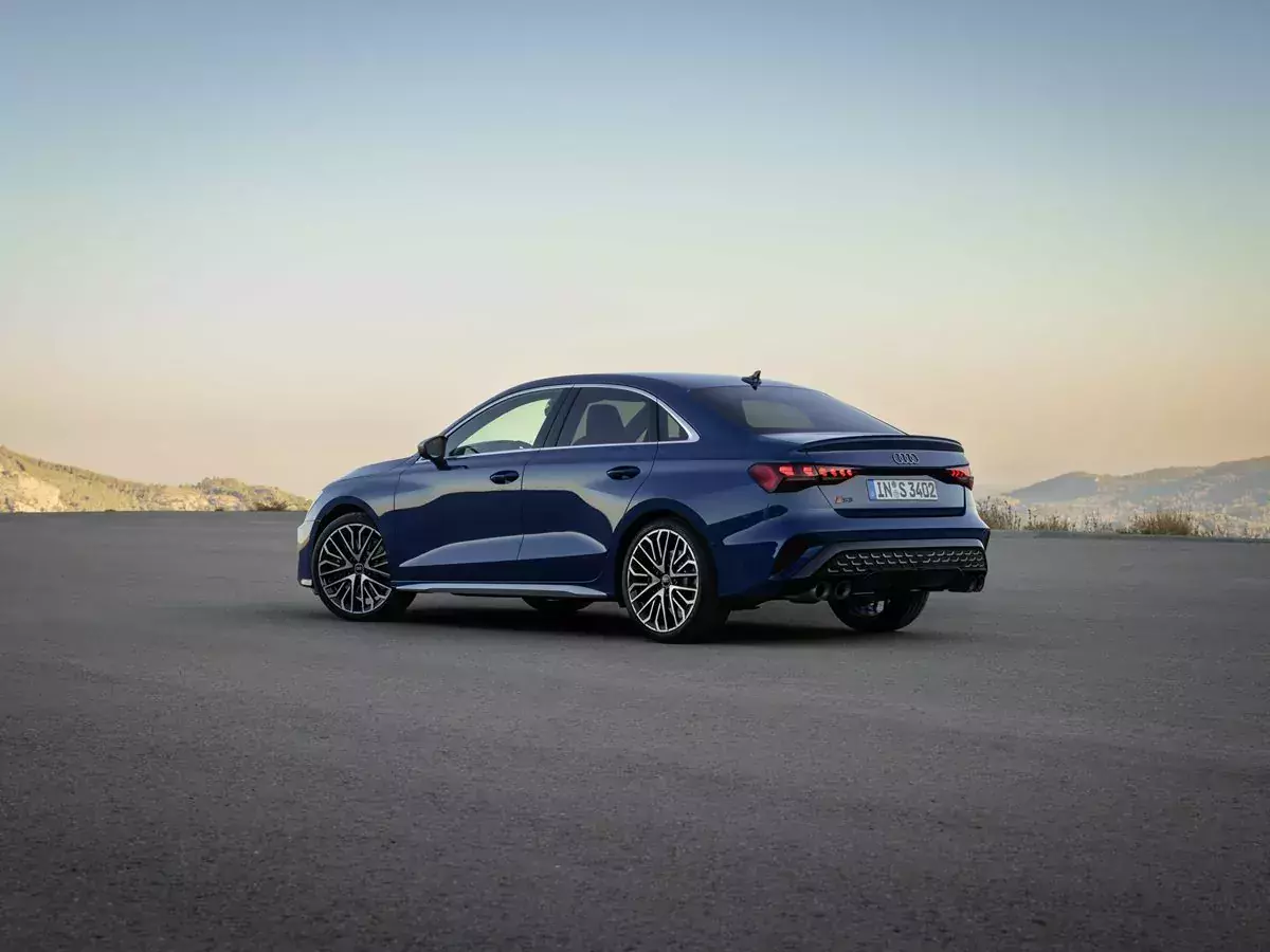 S3 sedan Ascari blue metallic