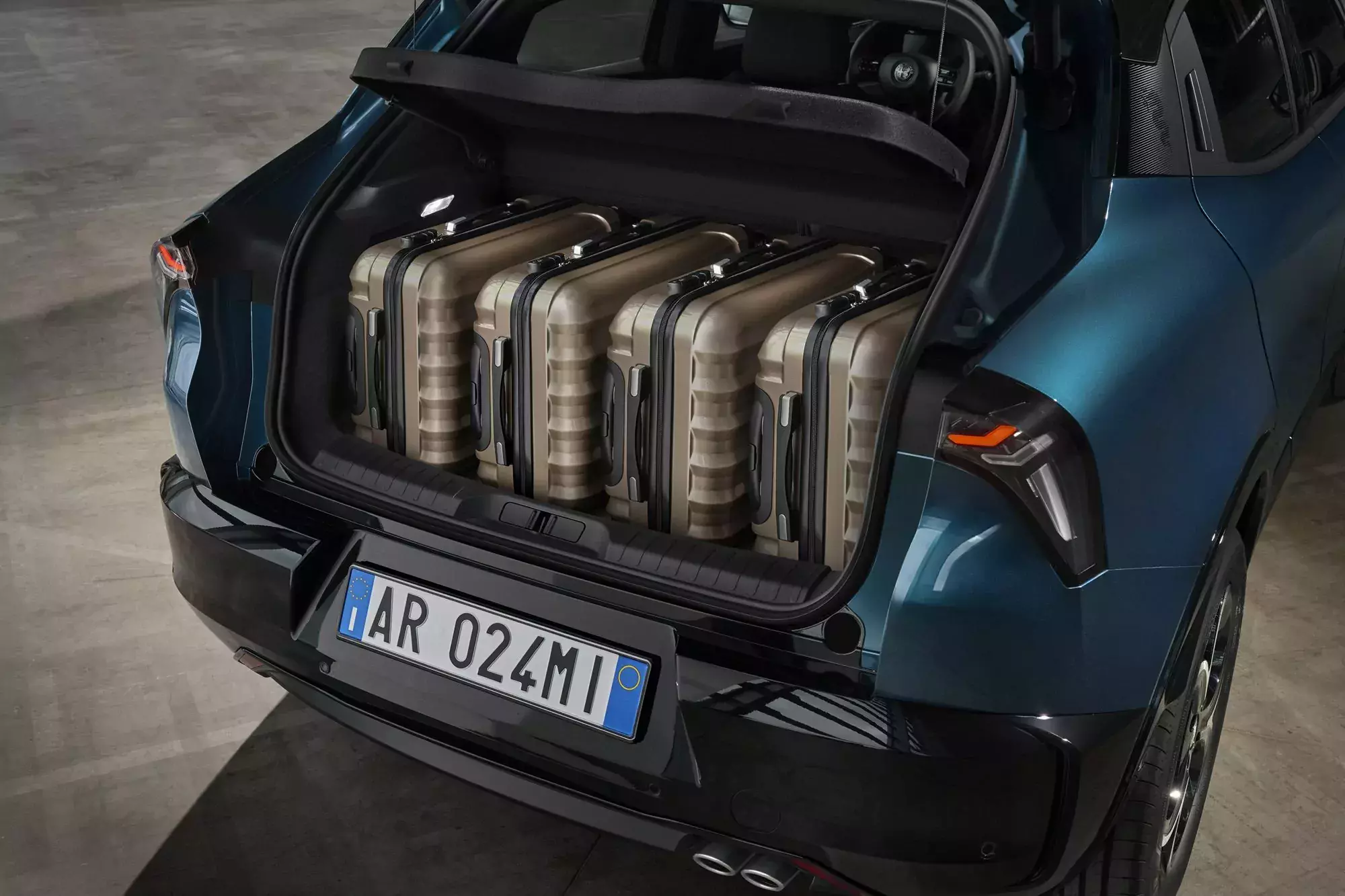 Alfa Romeo Milano / SUV / bagażnik