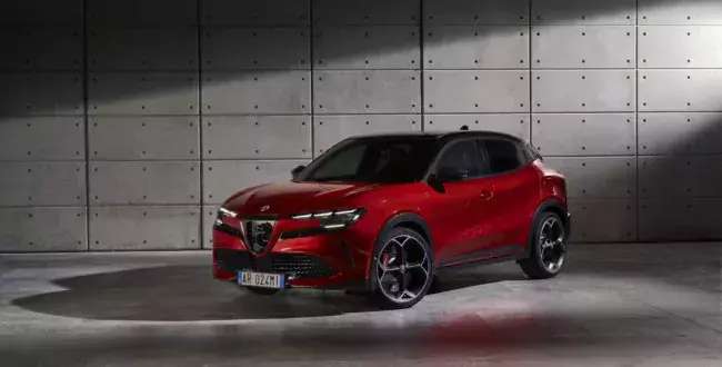 Alfa Romeo Milano / SUV / przód