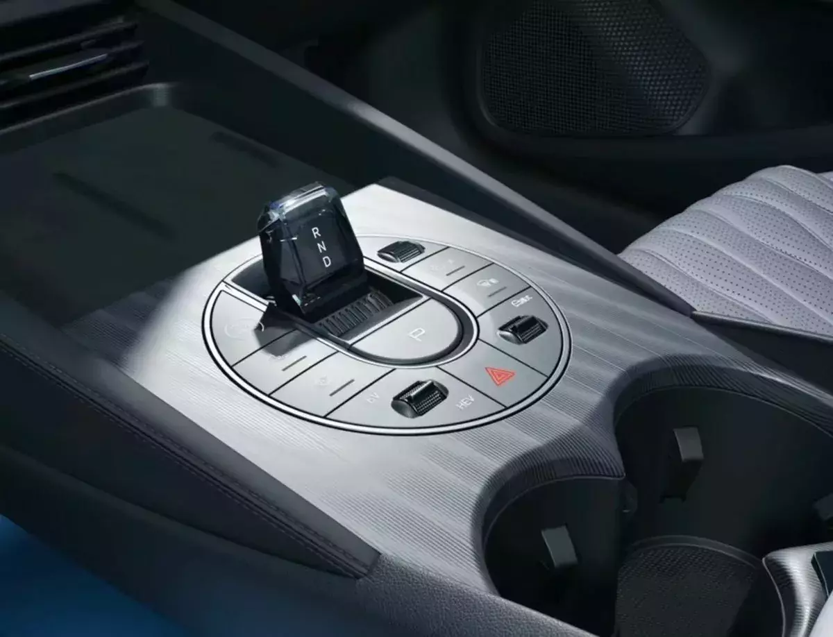 autohomecar__dzwignia biegów BYD Seal 06 DM-i