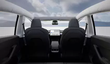 Tesla Model Y / wnętrze / dach panoramiczny / auta elektryczne
