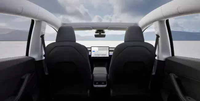 Tesla Model Y / wnętrze / dach panoramiczny / auta elektryczne