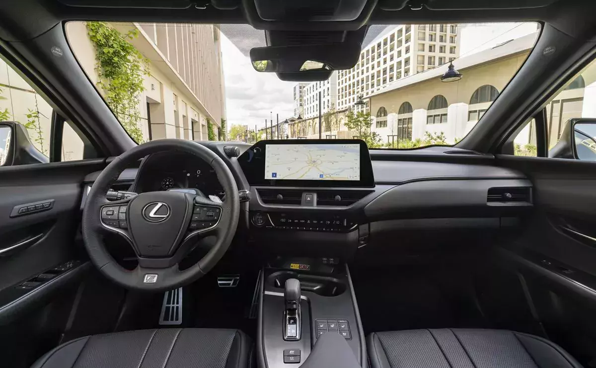 Lexus UX_300h_F_SPORT_wnetrze