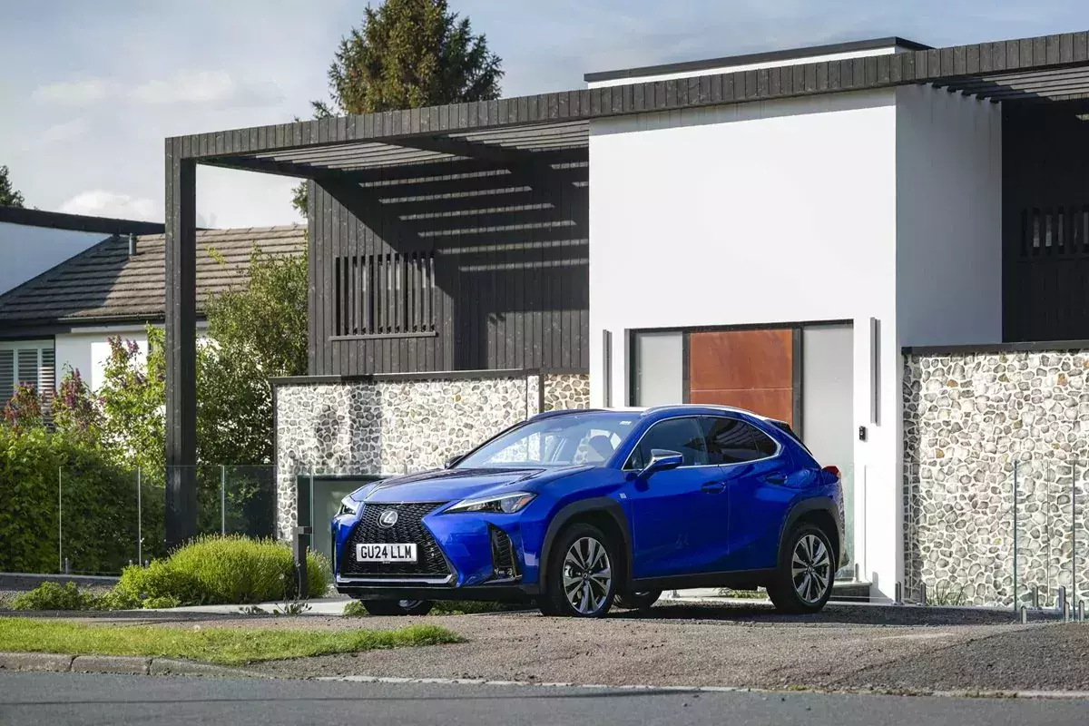 Lexus UX 300h-2024