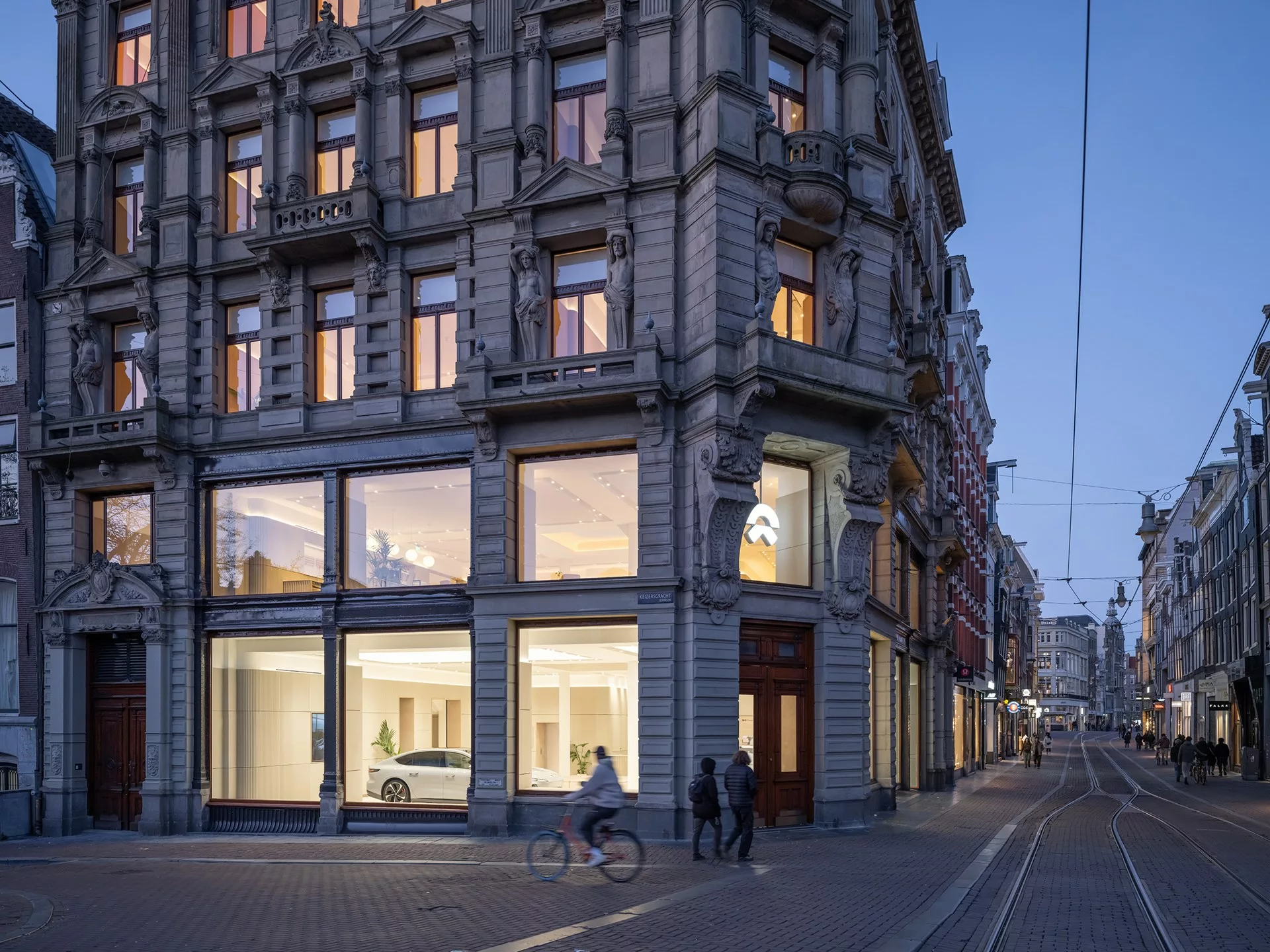 Chinska Tesla rusza z ekspansją na Europę