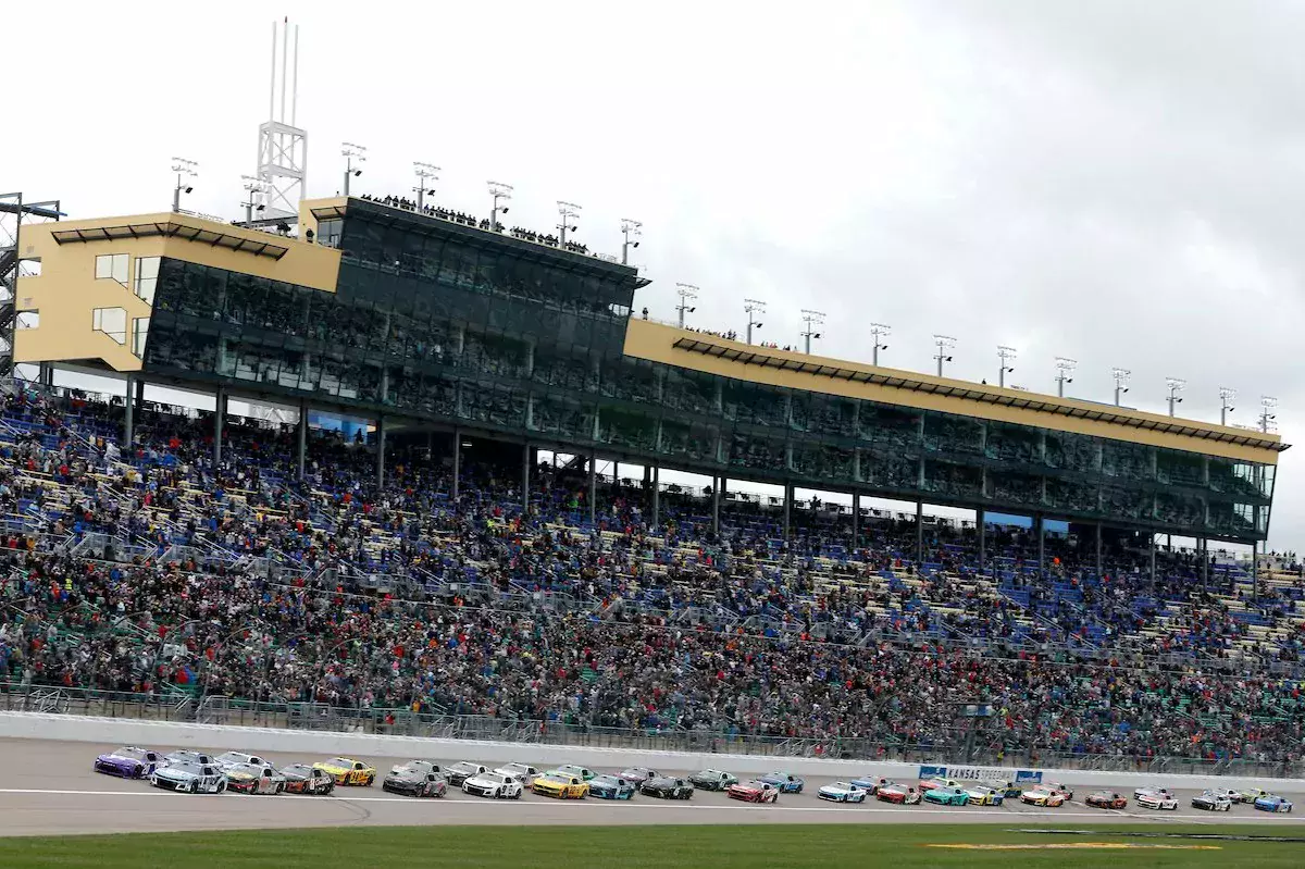 NASCAR Kansas finisz