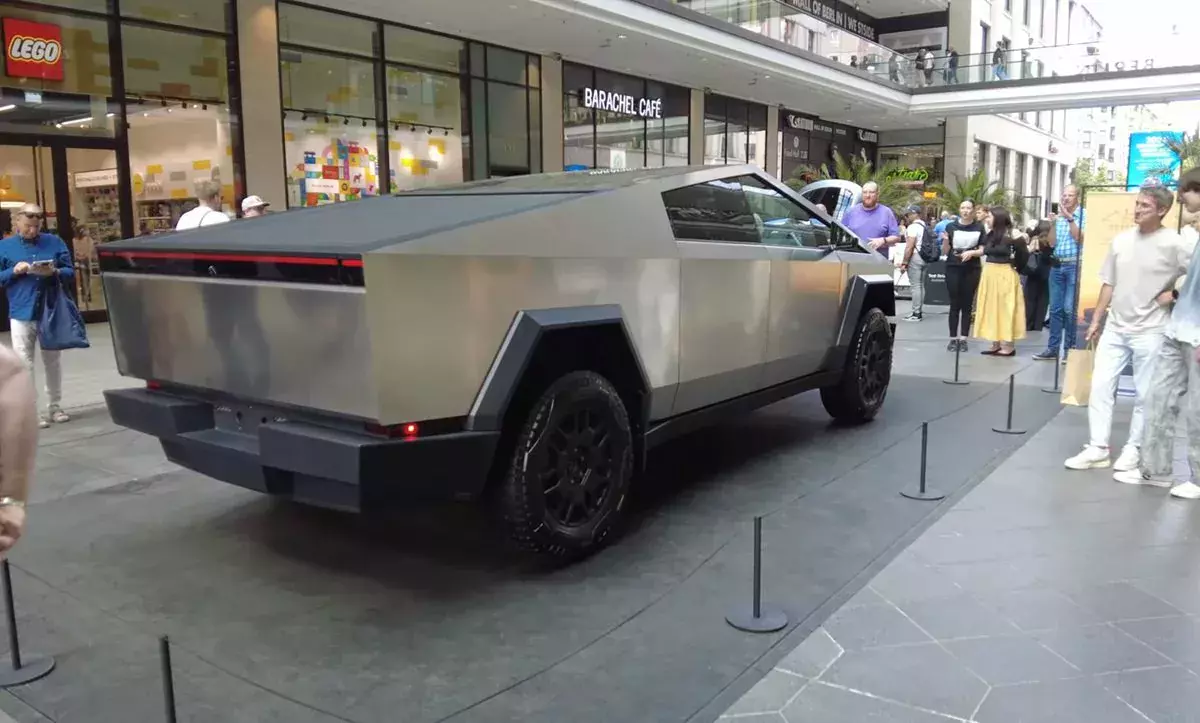 Tesla Cybertruck Mall of Berlin