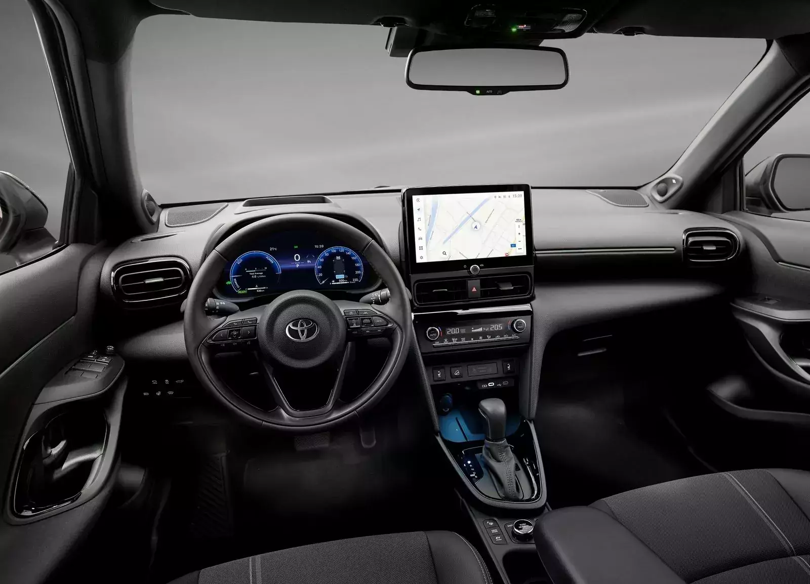 Toyota Yaris Cross / wnętrze / nowy SUV