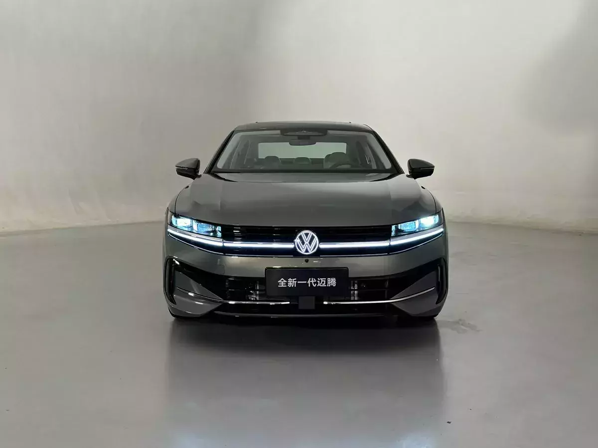 Volkswagen Magotan widok z przodu SOHUchn