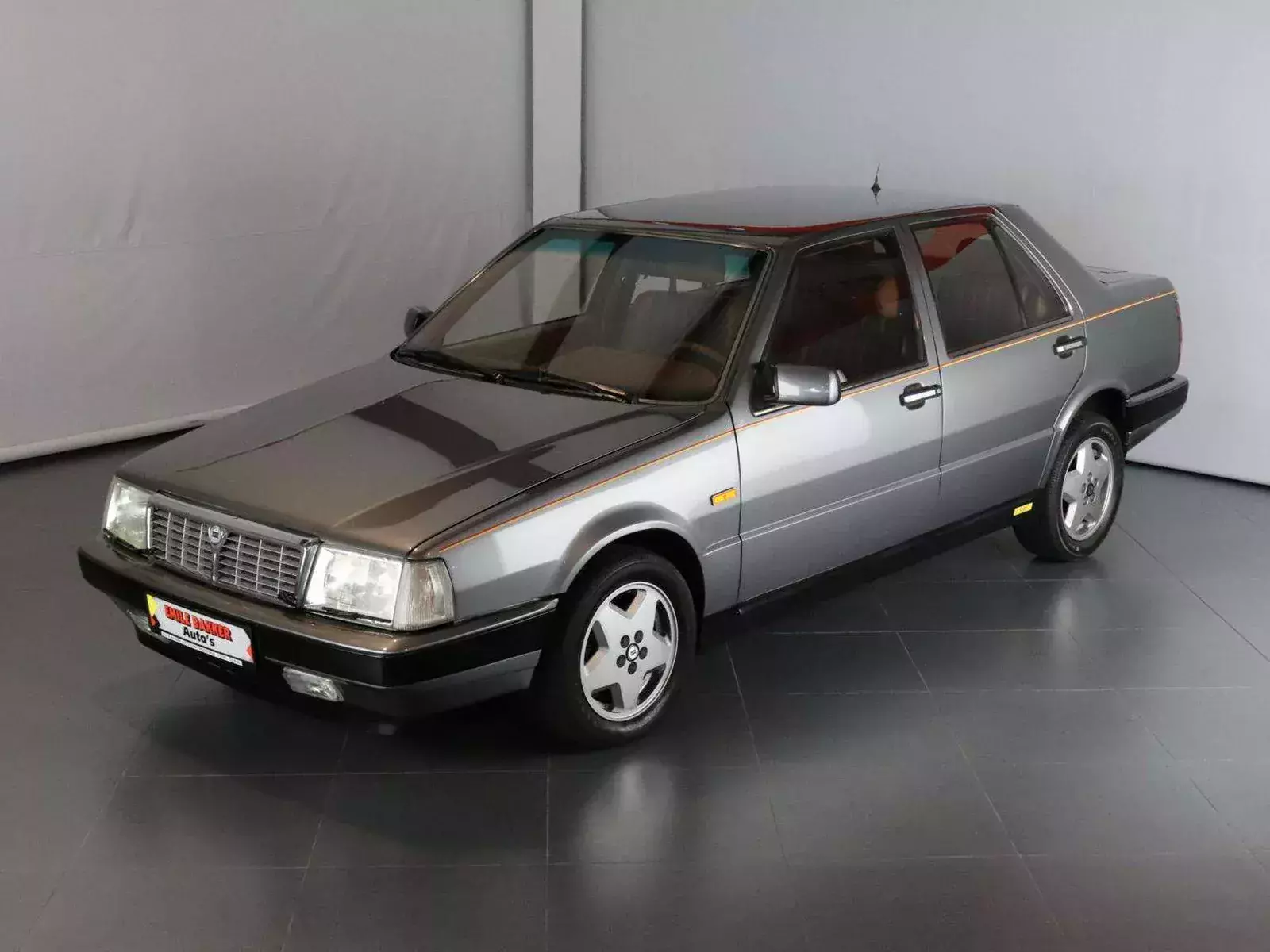 lancia-thema-silnik-ferrari