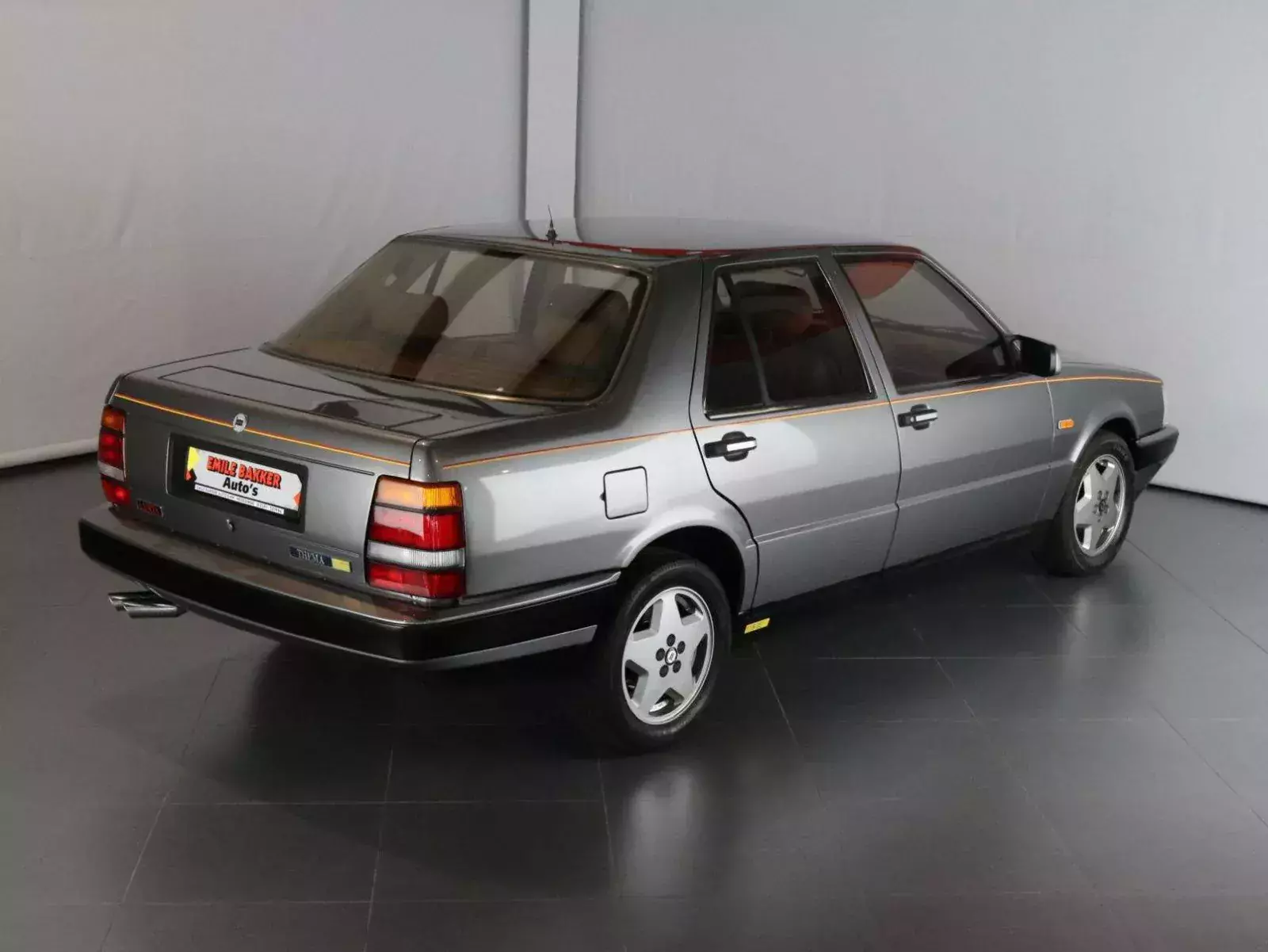 lancia-thema-silnik-ferrari