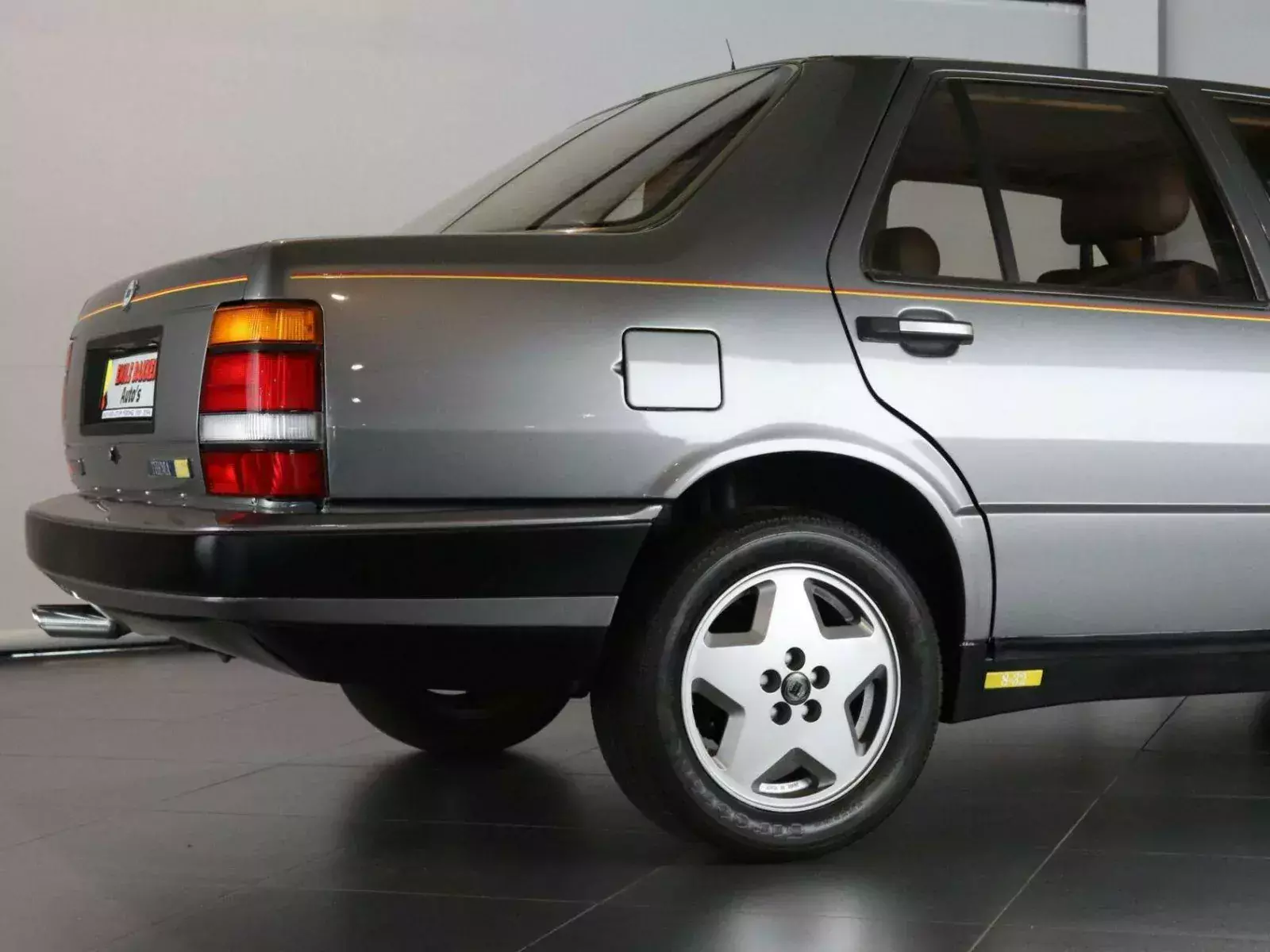 lancia-thema-silnik-ferrari