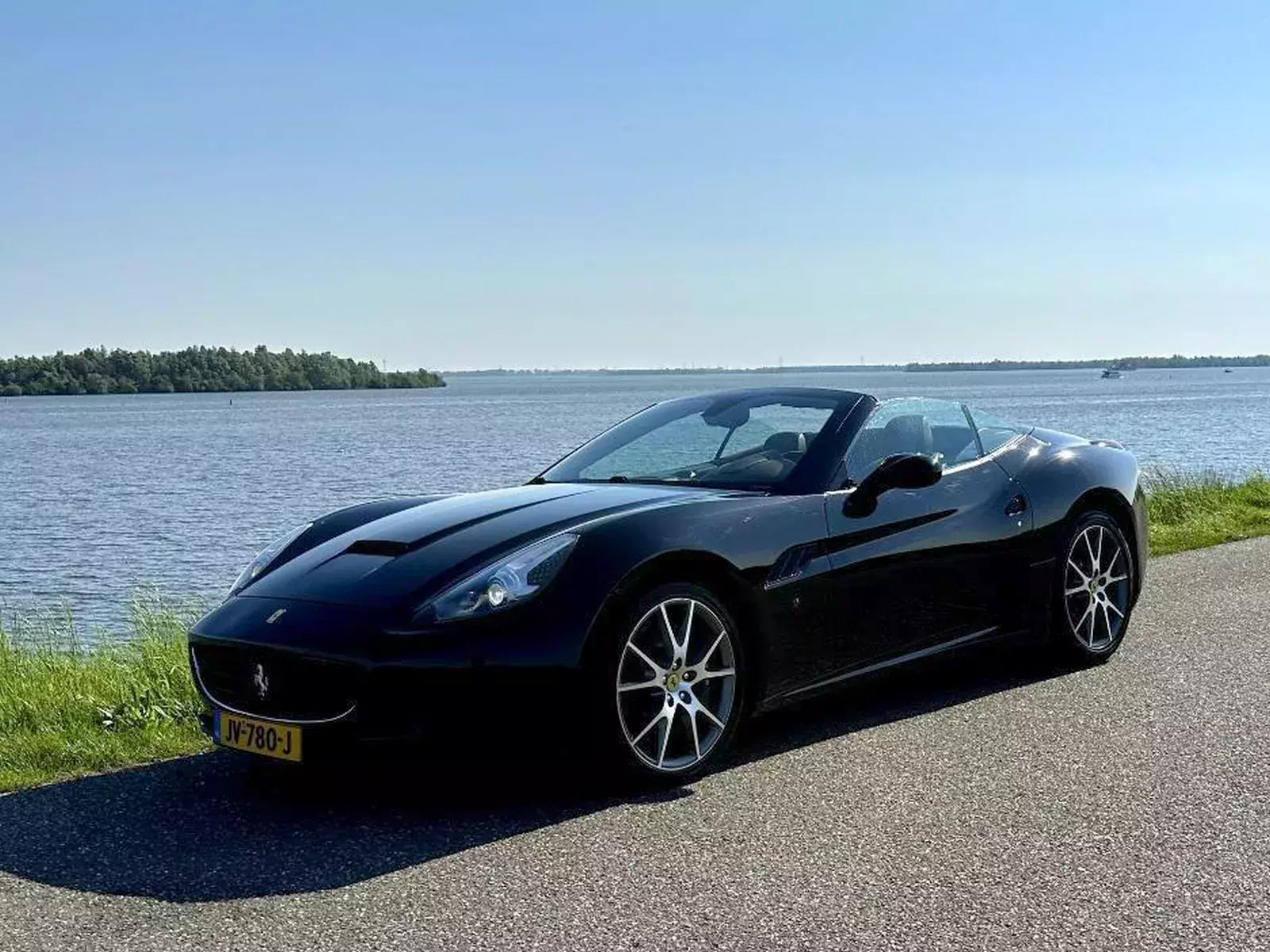 najtansze-uzywane-ferrari