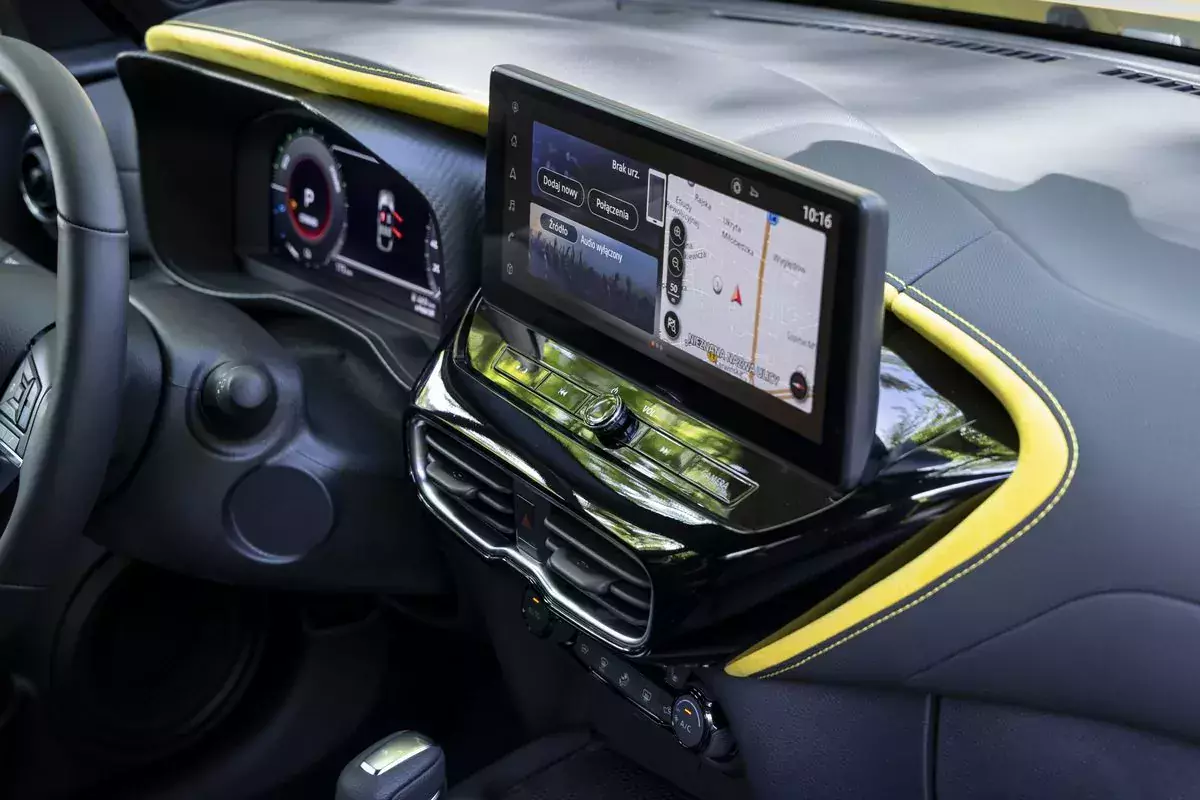 Nissan Juke N-Sport 2024 / nowy ekran