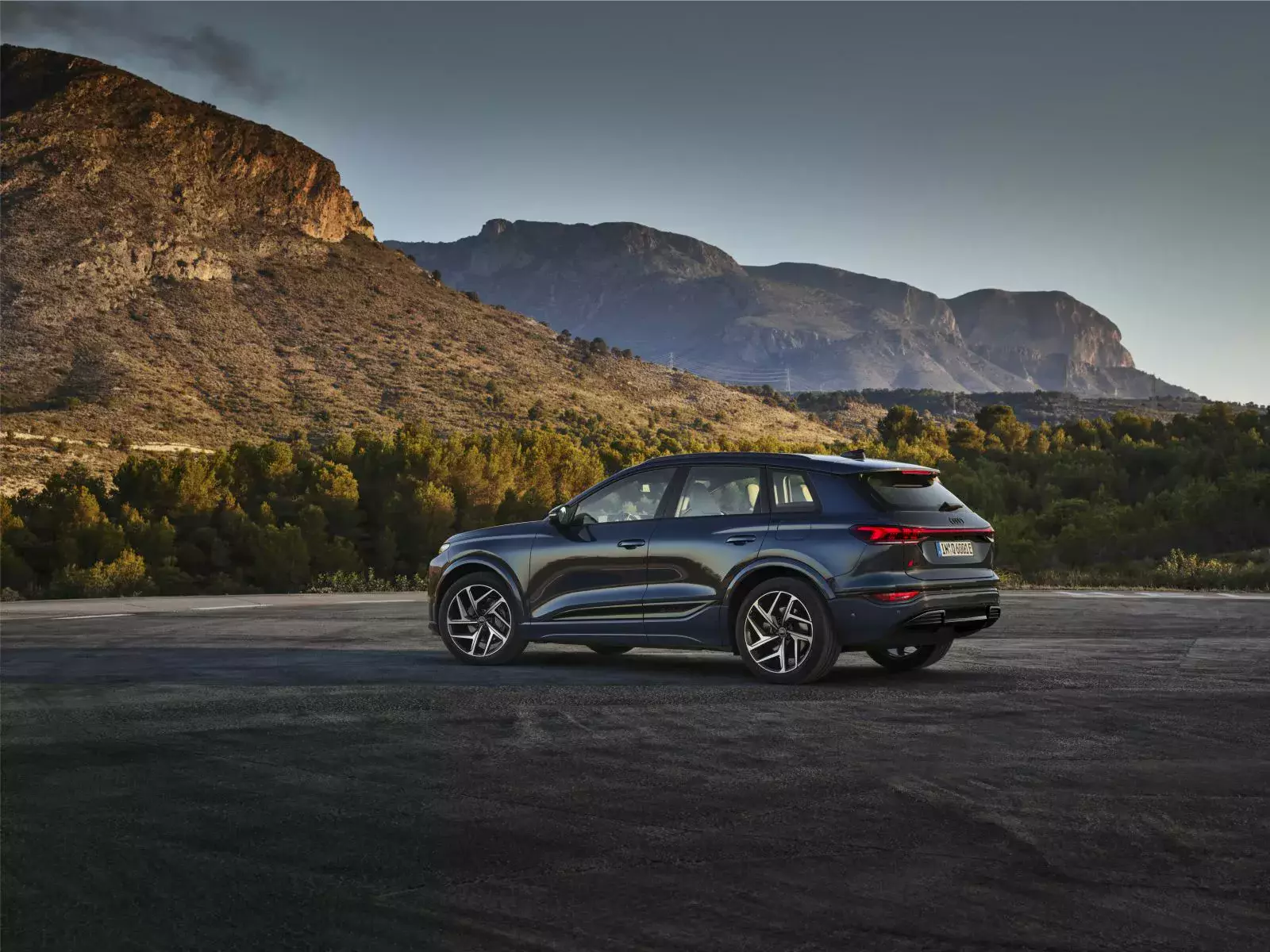 nowy-suv-audi-q6-etron
