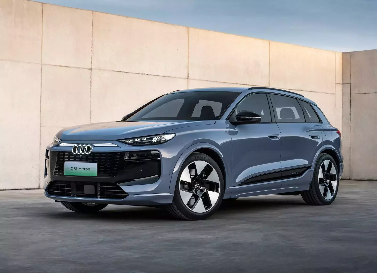 nowy-suv-audi-q6-etron