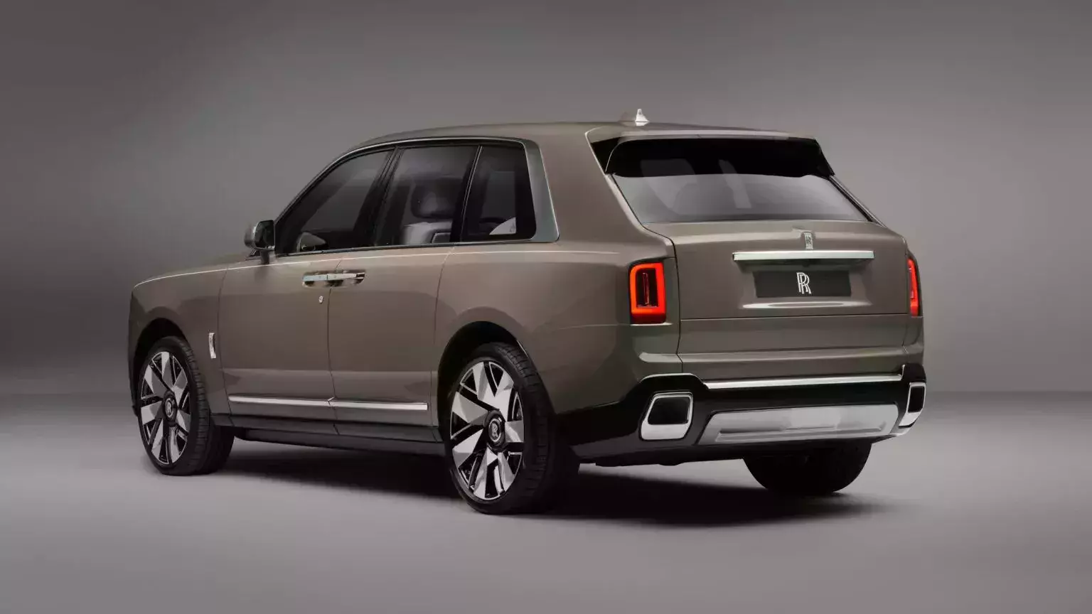 nowy-suv-rolls-royce-cullinan