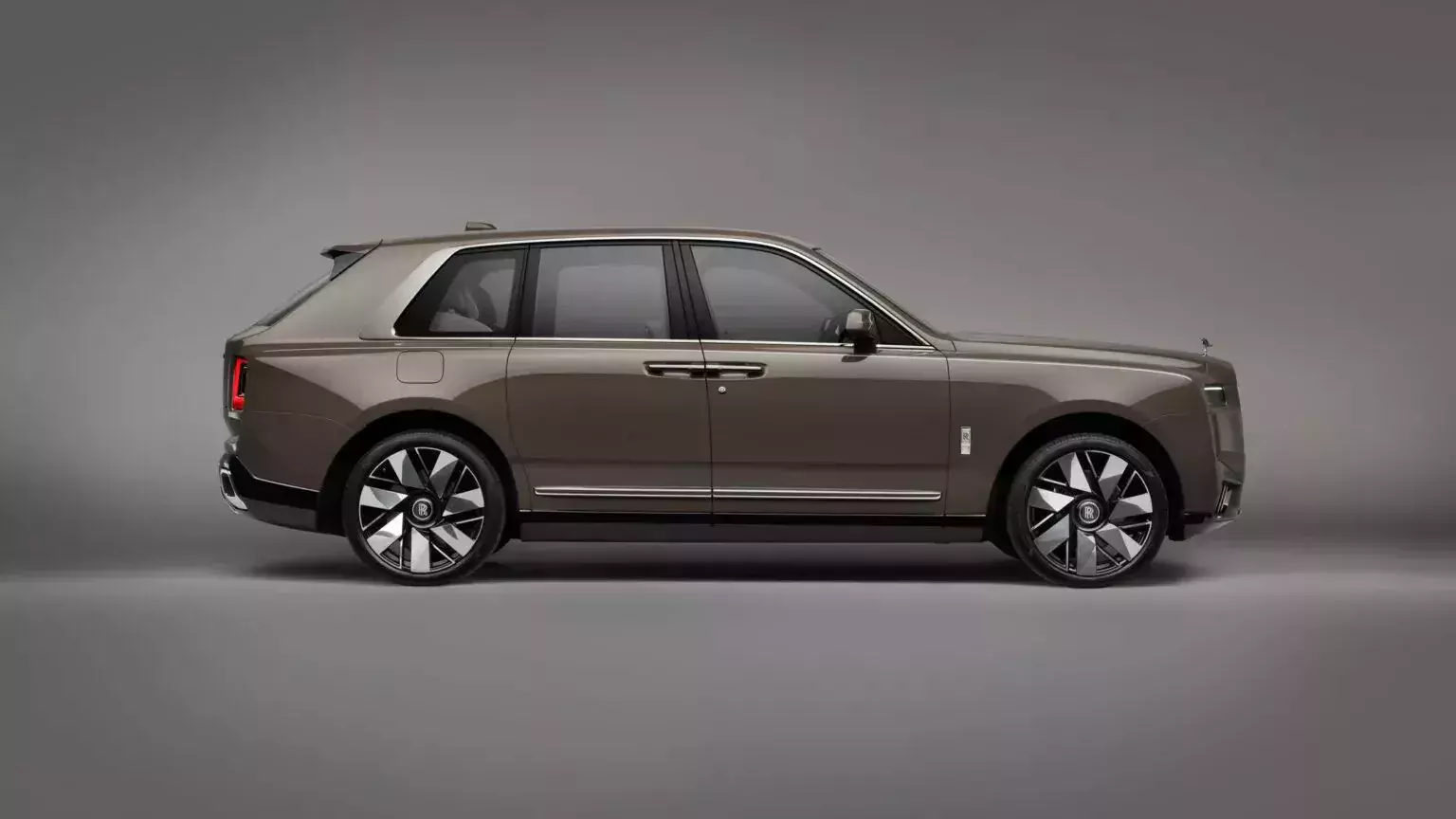 nowy-suv-rolls-royce-cullinan