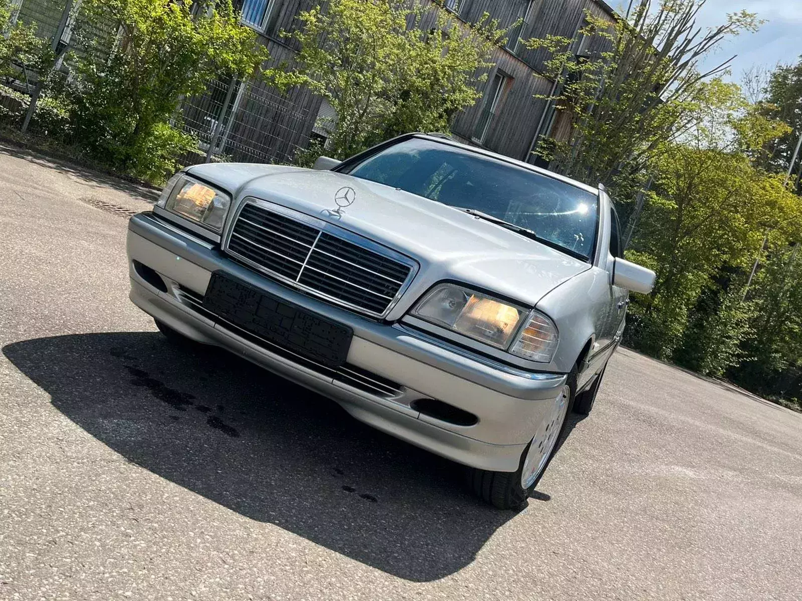 praktycznie-nowy-mercedes-w-202