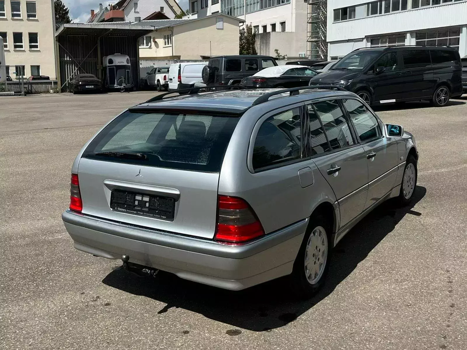 praktycznie-nowy-mercedes-w-202