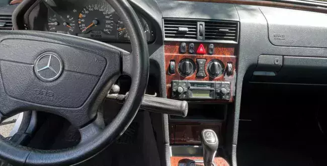 praktycznie-nowy-mercedes-w-202