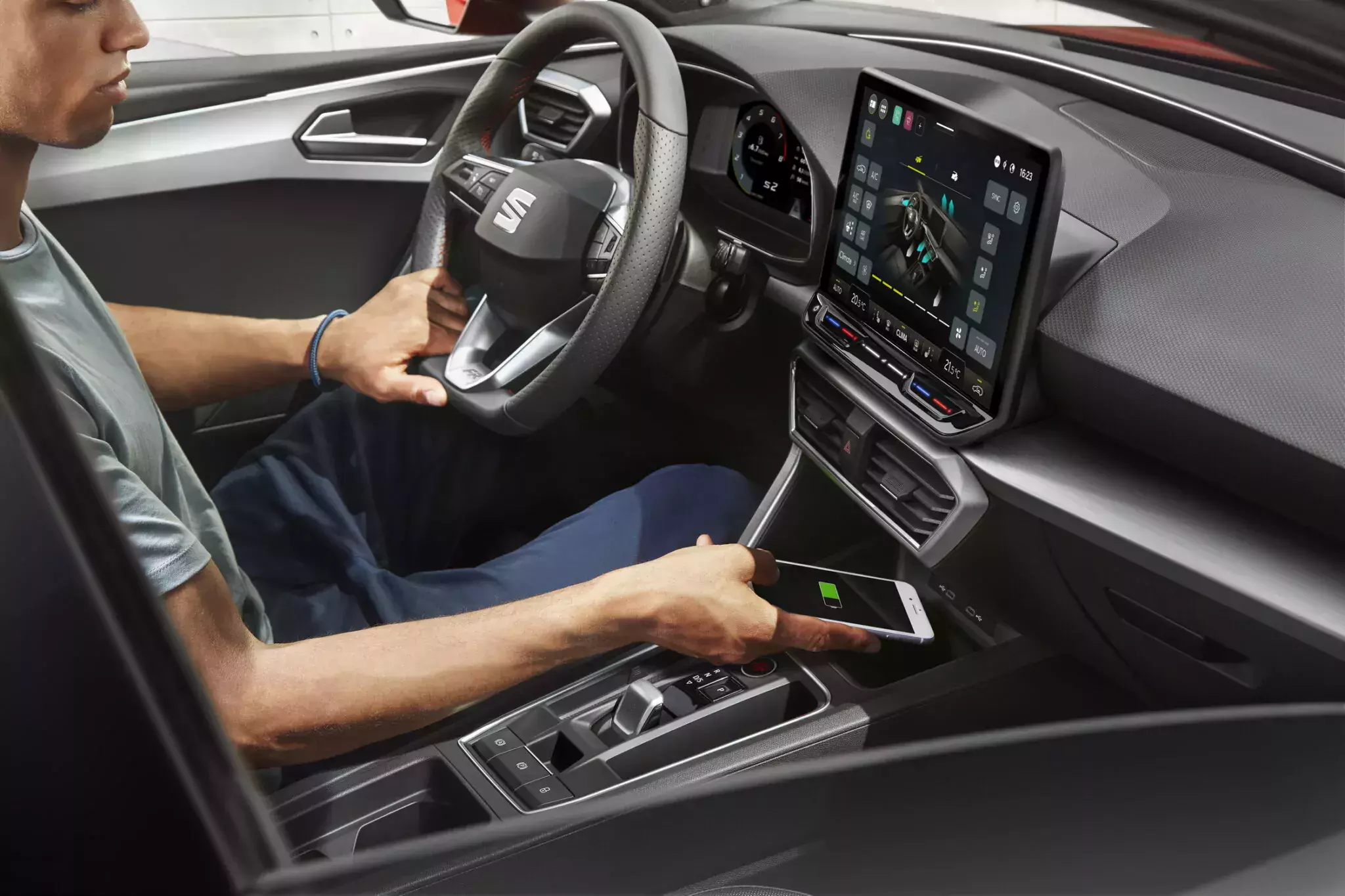 SEAT Leon / lifting 2024 / wnętrze