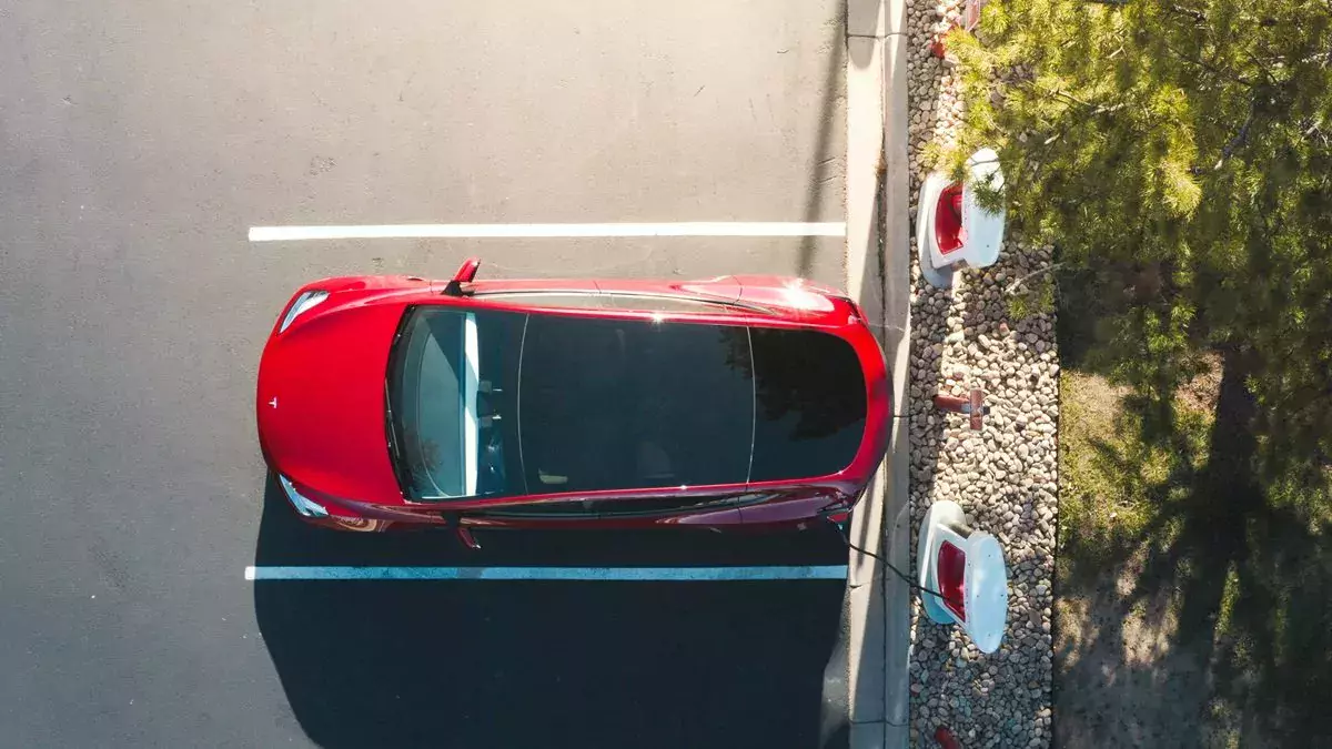 Elon Musk zwolnik zespoł pracowników Tesla Supercharger
