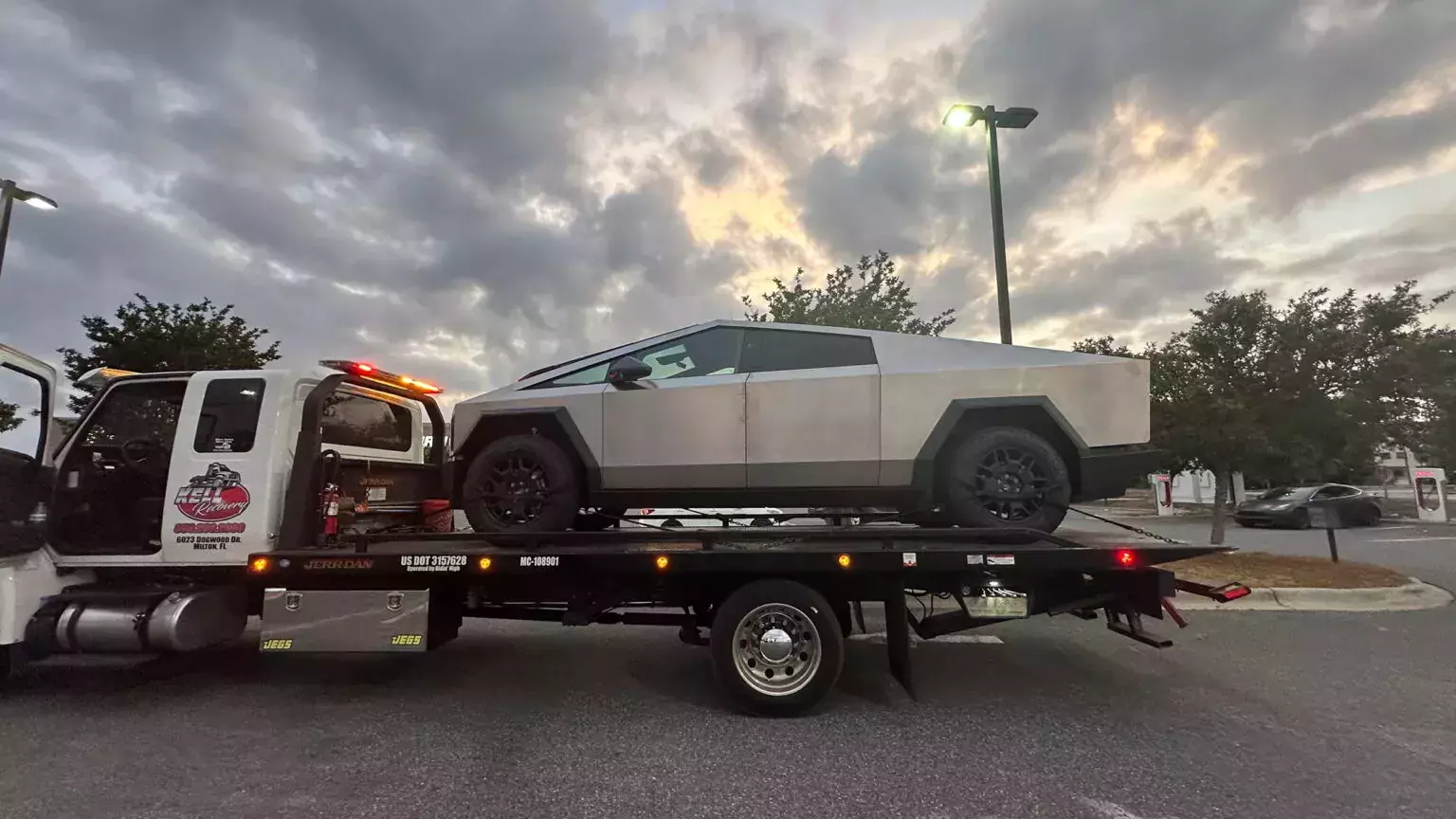 zepsuta-tesla-cybertruck