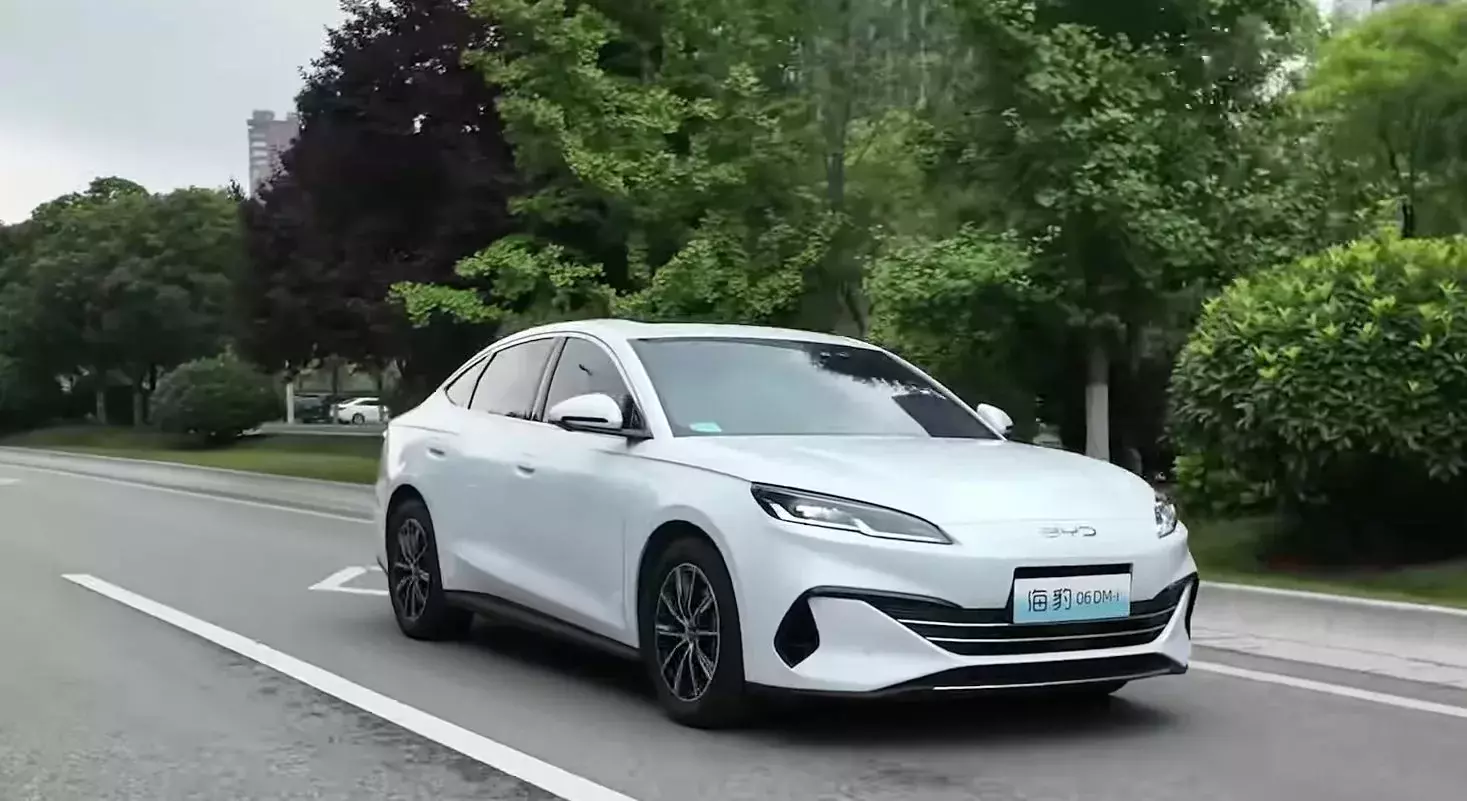 SUV Seal U DM-i BYD Seal 06 DM-i są mocnymi konkurentami Toyoty