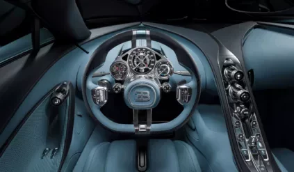 Bugatti Tourbillon / kokpit / zegary