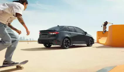 Toyota Corolla FX chce być sportowa. Sporo jej do tego brakuje