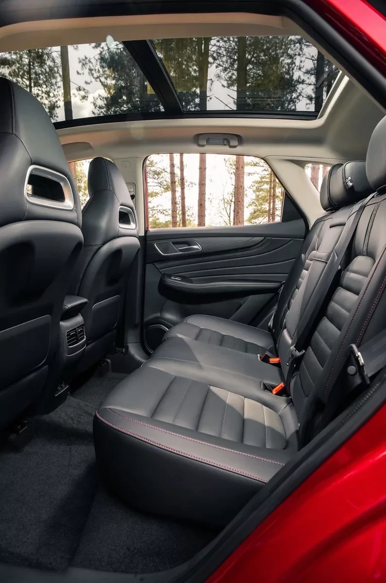 MG HS / wnętrze / tylna kanapa