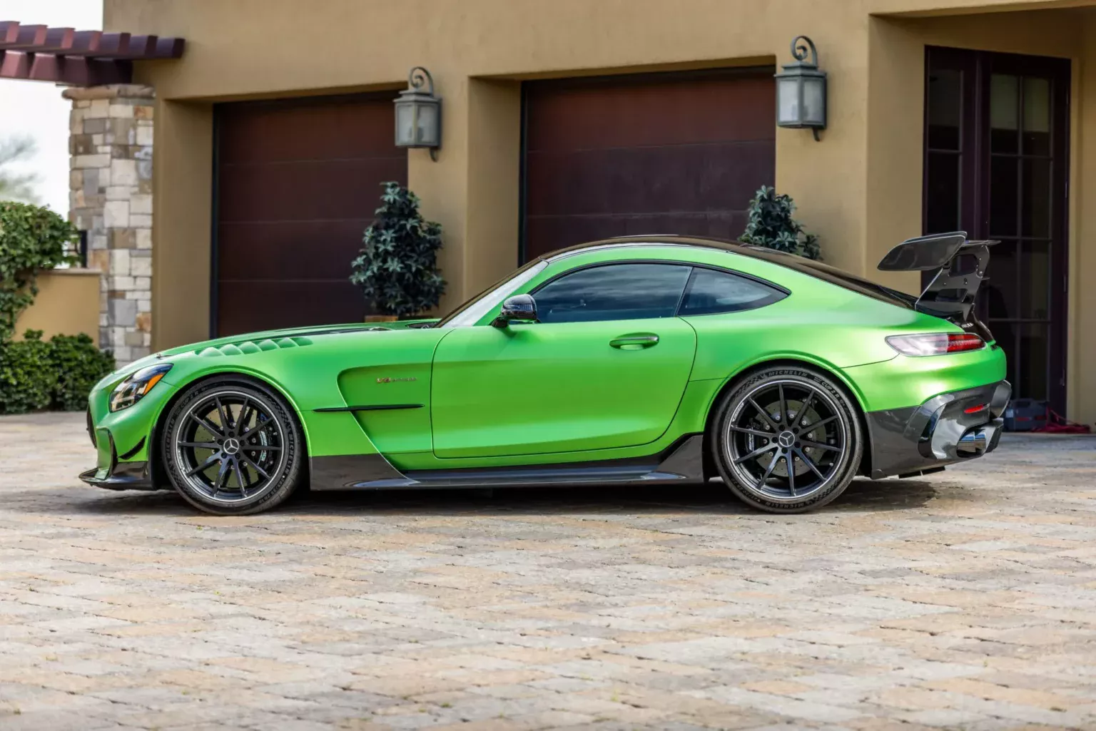 Mercedes-AMG-GT-Black-Series-1-1536x1025
