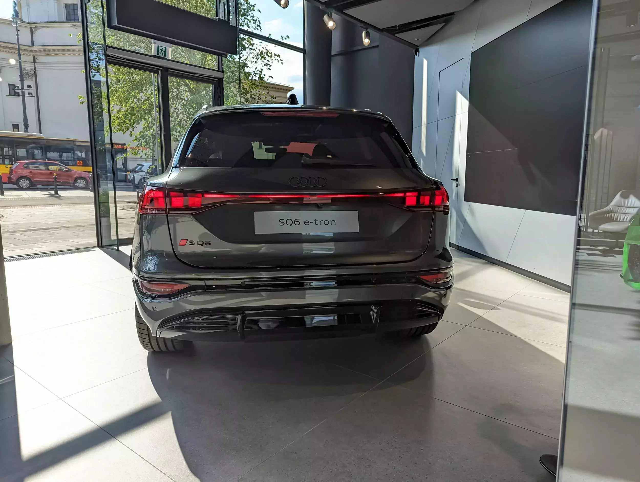 SUV Audi SQ6 etron web