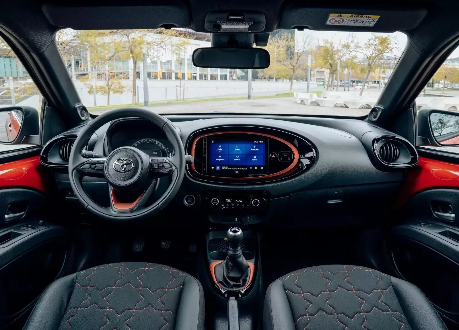 Toyota Aygo X / wnętrze