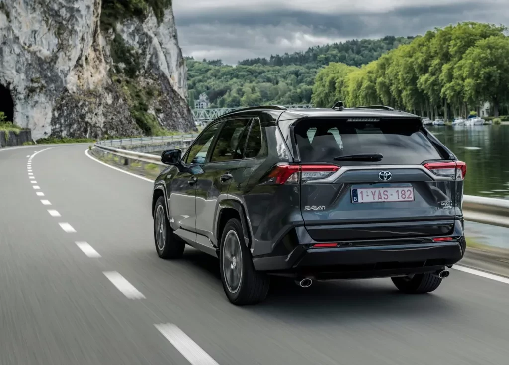 Toyota RAV4 dostała tu cenę w przeliczeniu od 120 tys. zł i Dacia Duster poszła w odstawkę. Chińskie SUV-y też wchodzą tam na całego