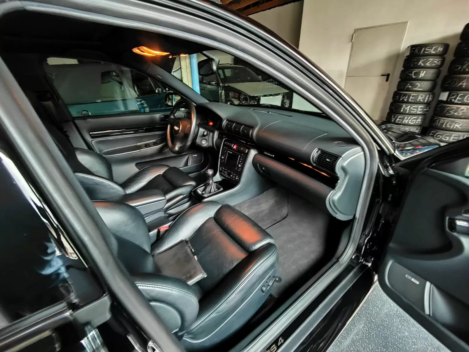 audi-rs4-avant-z-2001-roku