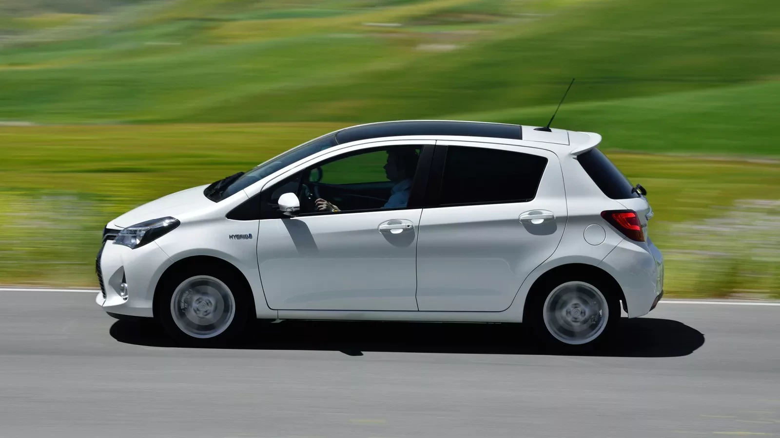 hybrydowa-toyota-yaris-uzywane