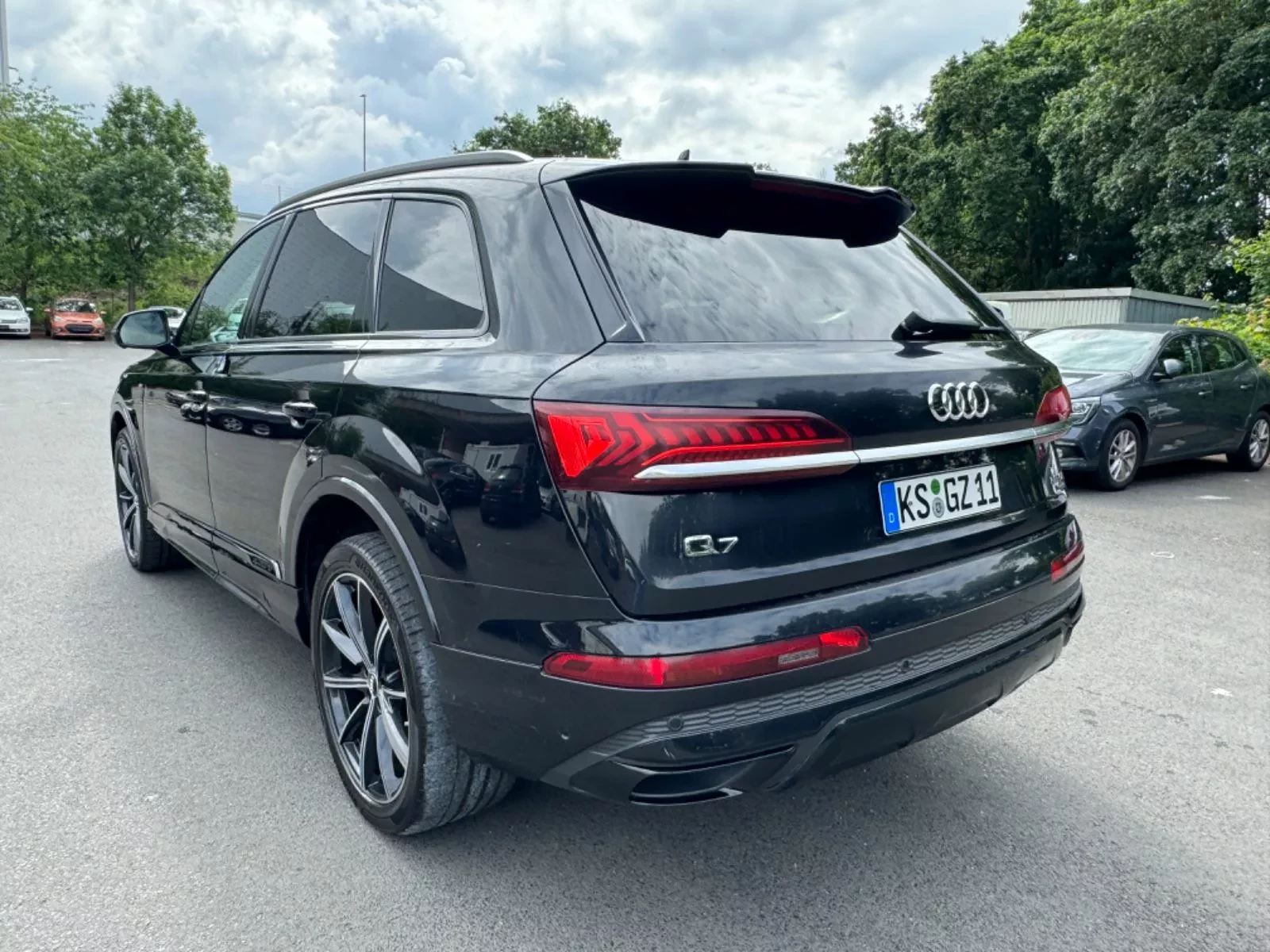 luksusowy-flagowy-suv-audi-q7