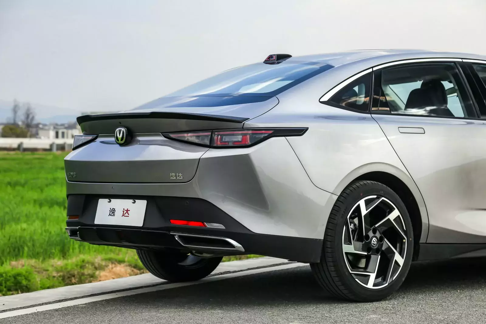 nowy-sedan-changan-lamore