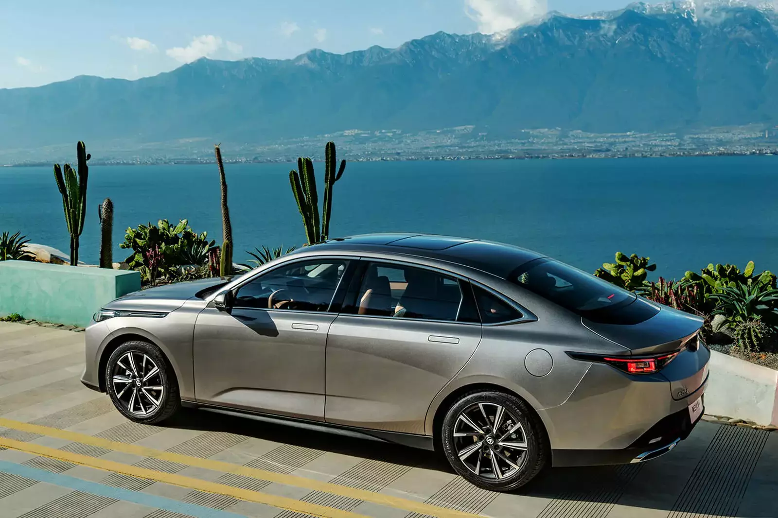 nowy-sedan-changan-lamore