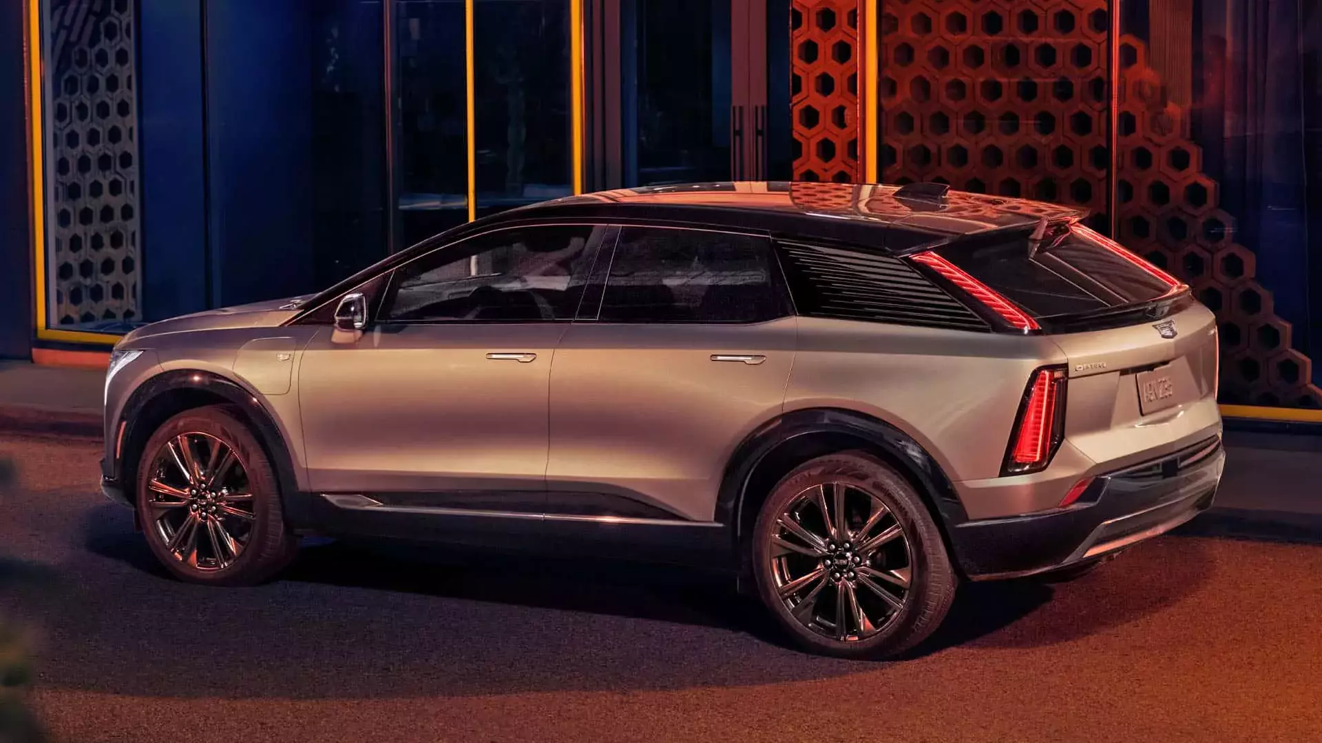 nowy-suv-cadillac-optiq