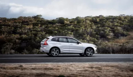 Volvo XC60 Plug-in Hybrid R-Design / SUV